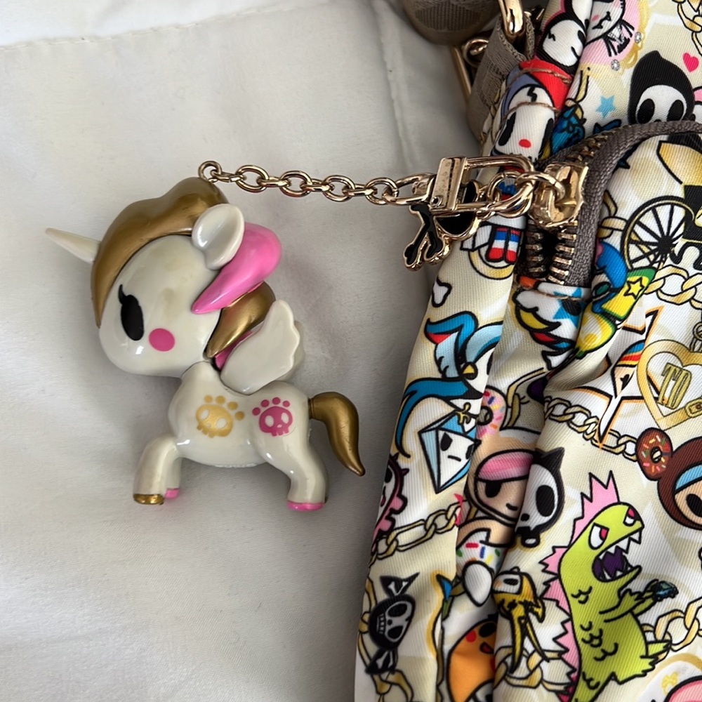 Tokidoki Chained Love Crossbody Bag with Unicorno keychain… Very Rare Bag - Picture 4 of 8